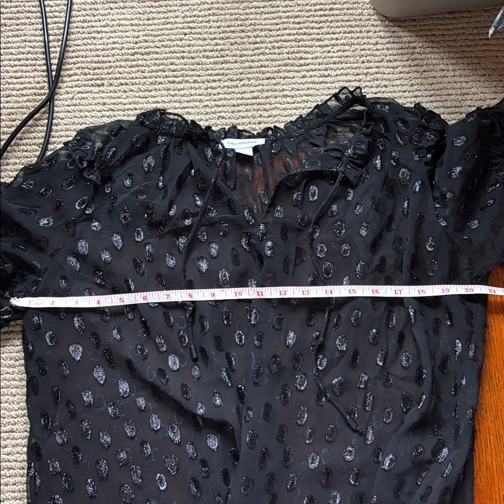 CALLIGRAPHIE elegant sheer appliqué black blouse. Billowing sleeves. Size large - Picture 9 of 10